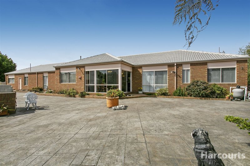 Photo - 11-12 Jindalee Court, Narre Warren South VIC 3805 - Image 13