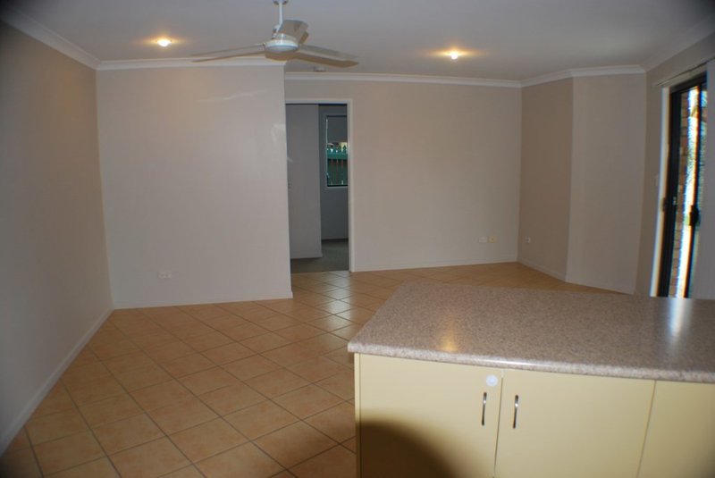 Photo - 11 - 4 Short Street, Taranganba QLD 4703 - Image 3