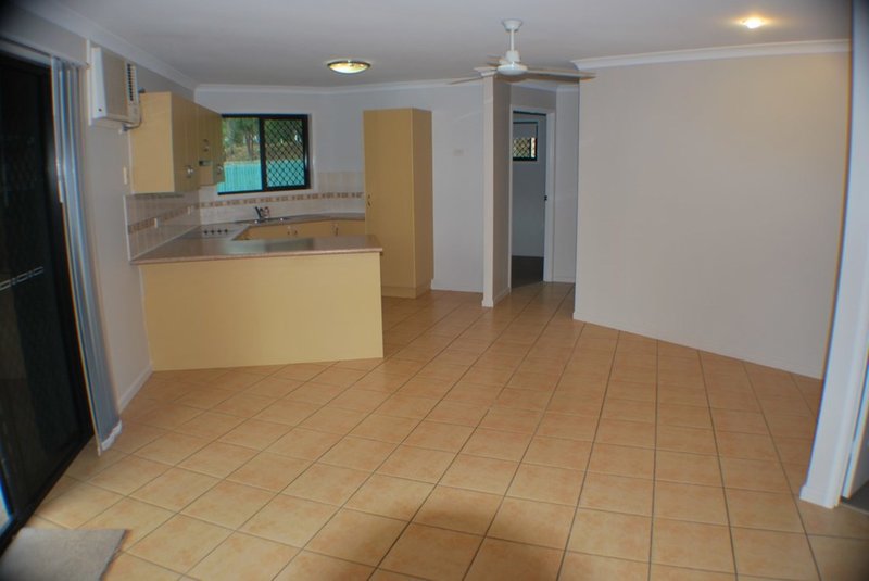 Photo - 11 - 4 Short Street, Taranganba QLD 4703 - Image 4