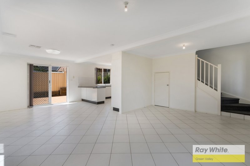 Photo - 11 Abbeville Close, Prestons NSW 2170 - Image 3