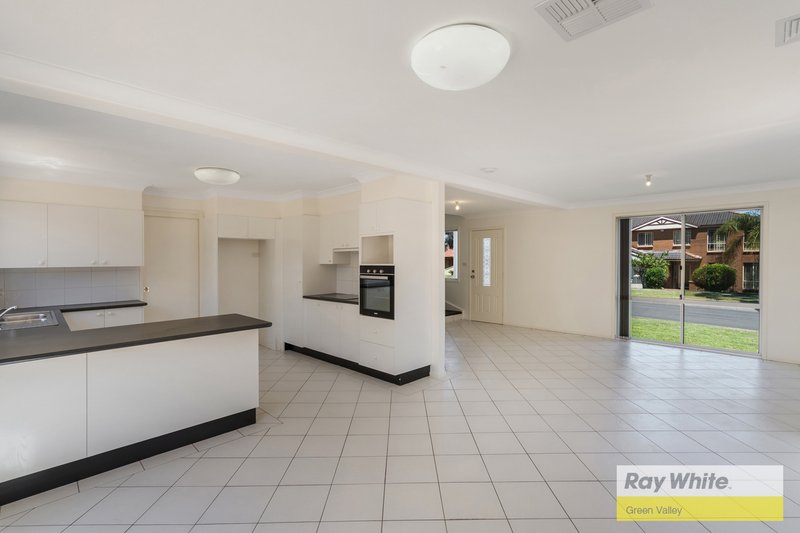 Photo - 11 Abbeville Close, Prestons NSW 2170 - Image 4