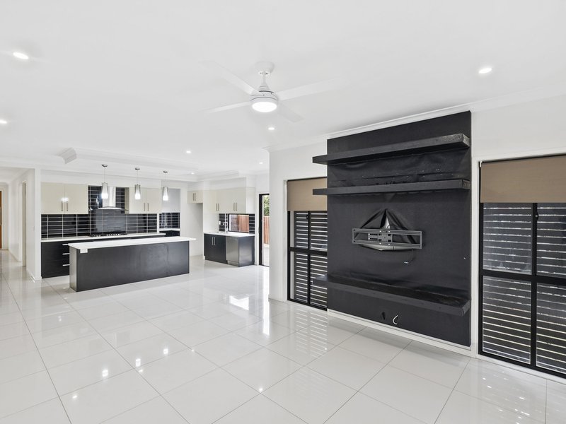 Photo - 11 Abbot Circuit, Bellbird Park QLD 4300 - Image 6