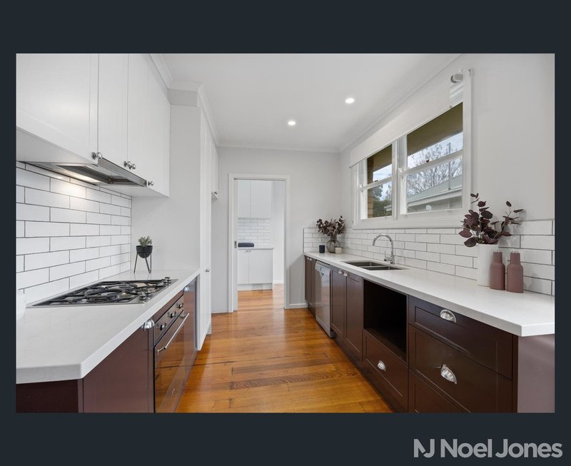 Photo - 11 Abelia Street, Nunawading VIC 3131 - Image 2