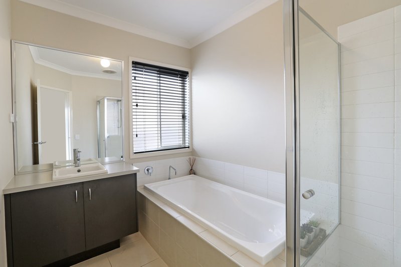 Photo - 11 Agathea Close, Corio VIC 3214 - Image 11