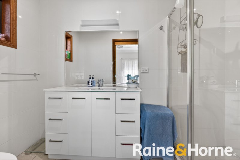 Photo - 11 Alder Place, Dubbo NSW 2830 - Image 5