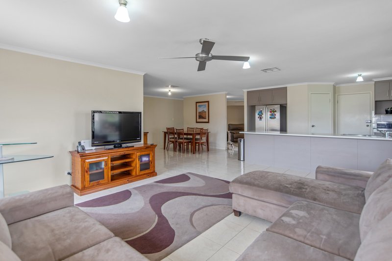 Photo - 11 Alexios Court, Munno Para West SA 5115 - Image 6