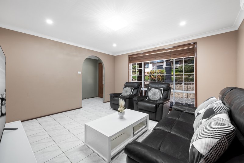 Photo - 11 Alexis Place, Rosemeadow NSW 2560 - Image 7