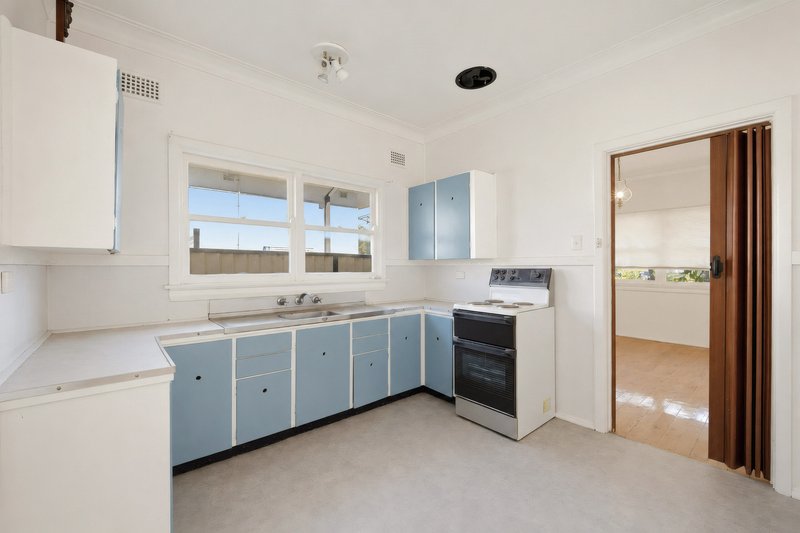 Photo - 11 Allawah Avenue, Sefton NSW 2162 - Image 4