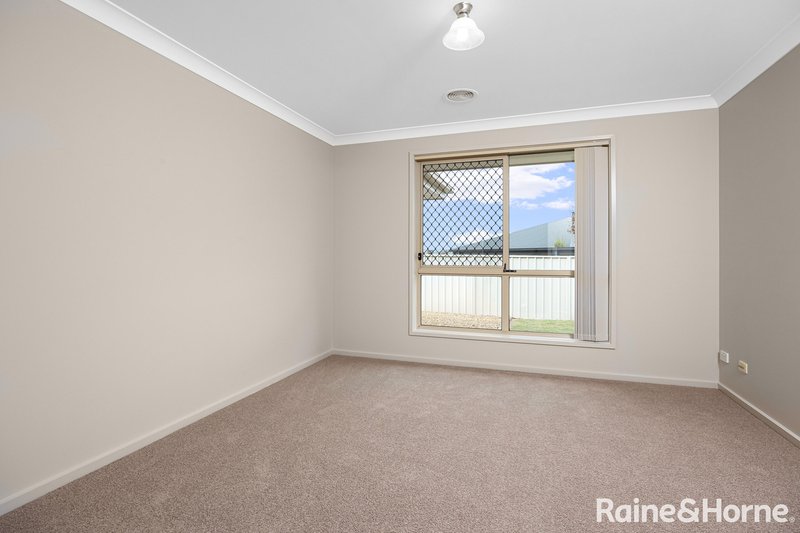 Photo - 11 Alma Crescent, Estella NSW 2650 - Image 3