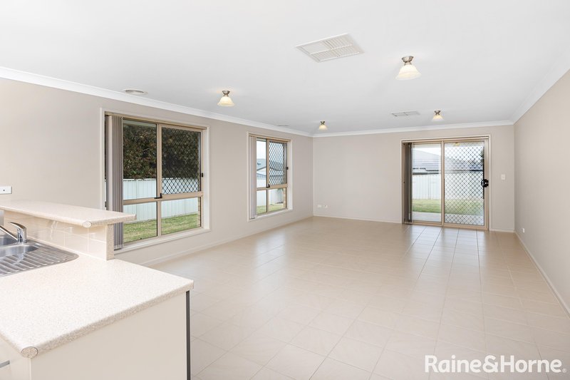 Photo - 11 Alma Crescent, Estella NSW 2650 - Image 8