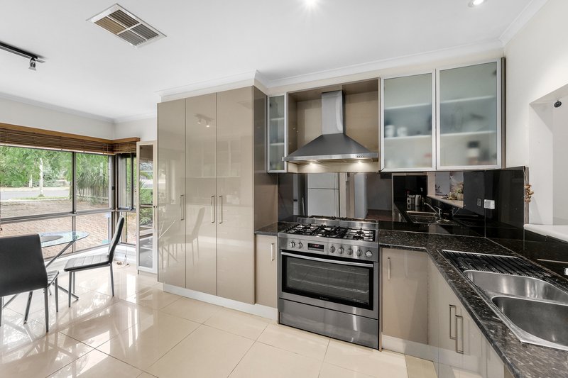 Photo - 11 Aloha Gardens, Templestowe VIC 3106 - Image 3