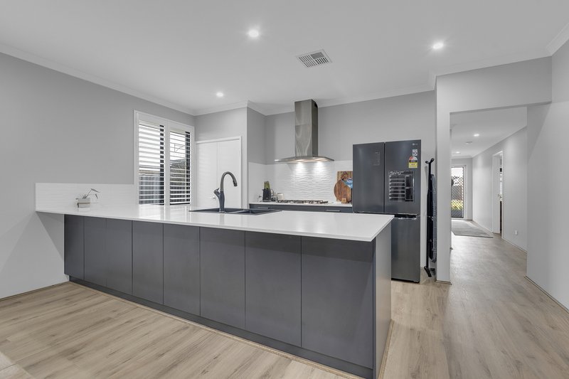 Photo - 11 Amalfi Chase, Baldivis WA 6171 - Image 6