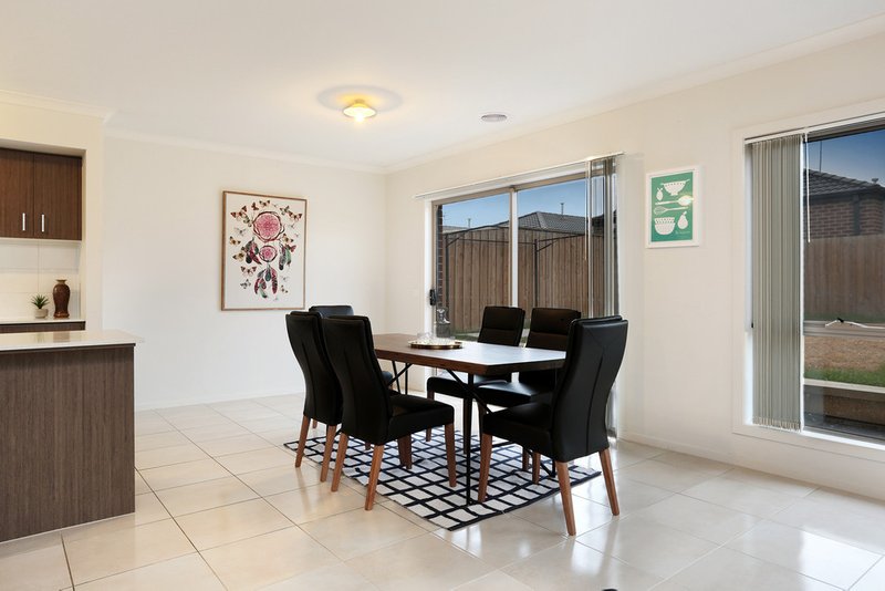 Photo - 11 Amersfort Street, Point Cook VIC 3030 - Image 4