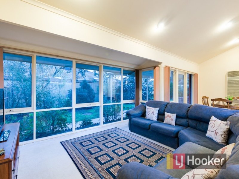 Photo - 11 Andrea Crescent, Cranbourne North VIC 3977 - Image 2