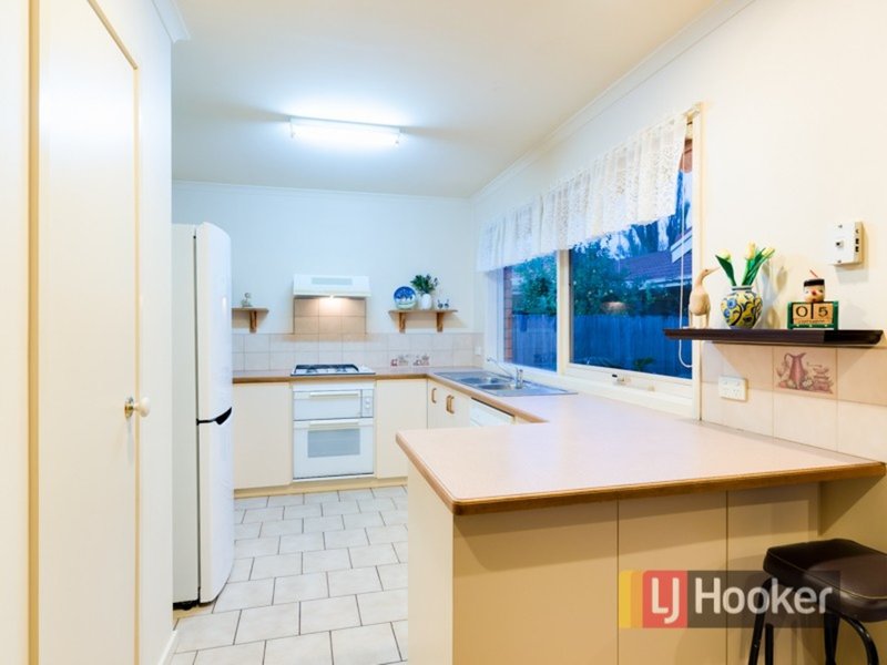 Photo - 11 Andrea Crescent, Cranbourne North VIC 3977 - Image 3