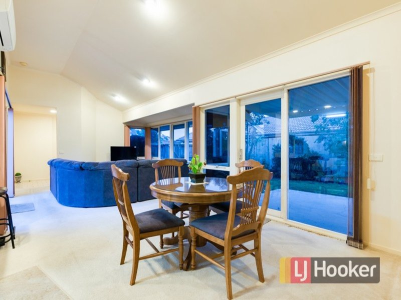 Photo - 11 Andrea Crescent, Cranbourne North VIC 3977 - Image 4