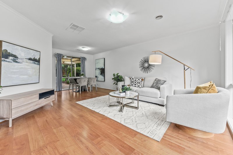 Photo - 11 Angela Court, South Morang VIC 3752 - Image 3