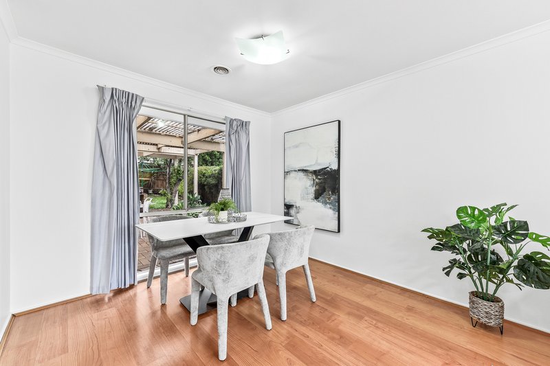 Photo - 11 Angela Court, South Morang VIC 3752 - Image 5