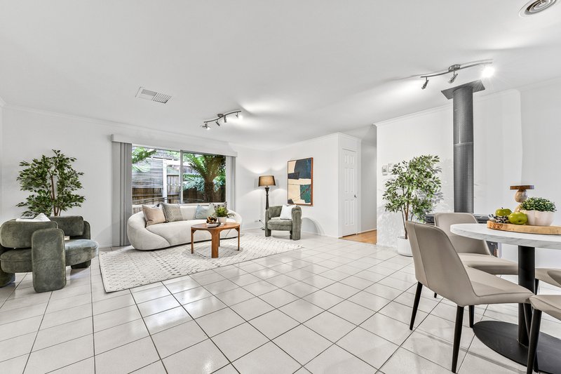 Photo - 11 Angela Court, South Morang VIC 3752 - Image 7