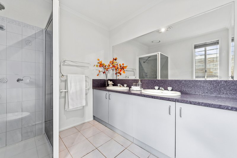 Photo - 11 Angela Court, South Morang VIC 3752 - Image 13