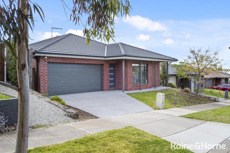 Photo - 11 Angelas Way, Sunbury VIC 3429 - Image 2