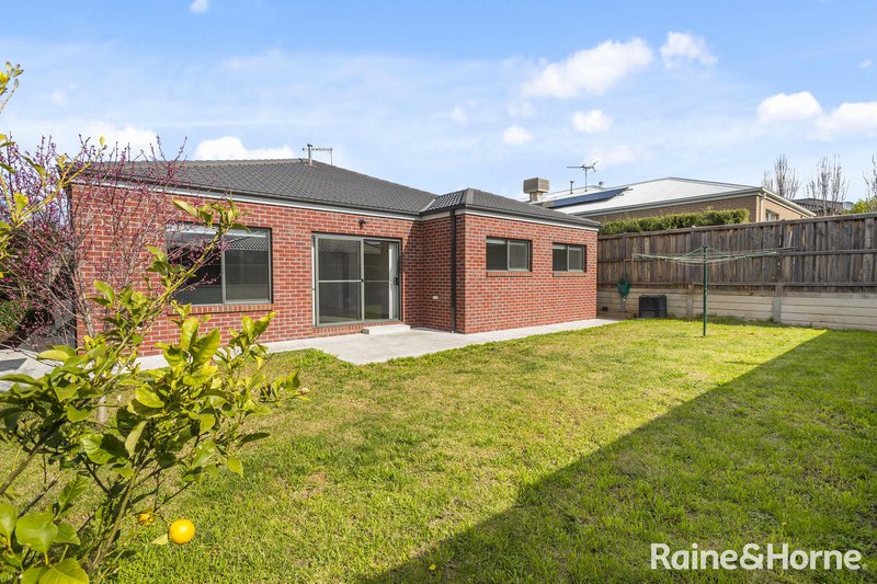 Photo - 11 Angelas Way, Sunbury VIC 3429 - Image 16