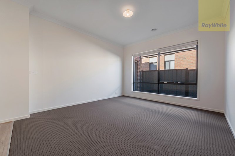 Photo - 11 Angove Street, Craigieburn VIC 3064 - Image 6