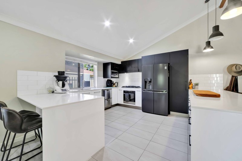 Photo - 11 Archer View Terrace, Frenchville QLD 4701 - Image 7