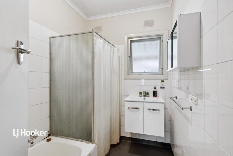 Photo - 11 Armstrong Avenue, Parafield Gardens SA 5107 - Image 10