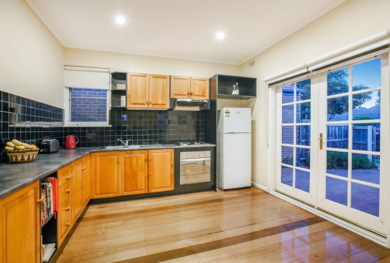 Photo - 11 Armstrong Street, Reservoir VIC 3073 - Image 4