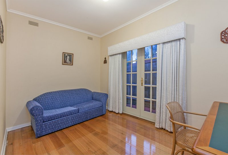 Photo - 11 Armstrong Street, Reservoir VIC 3073 - Image 6