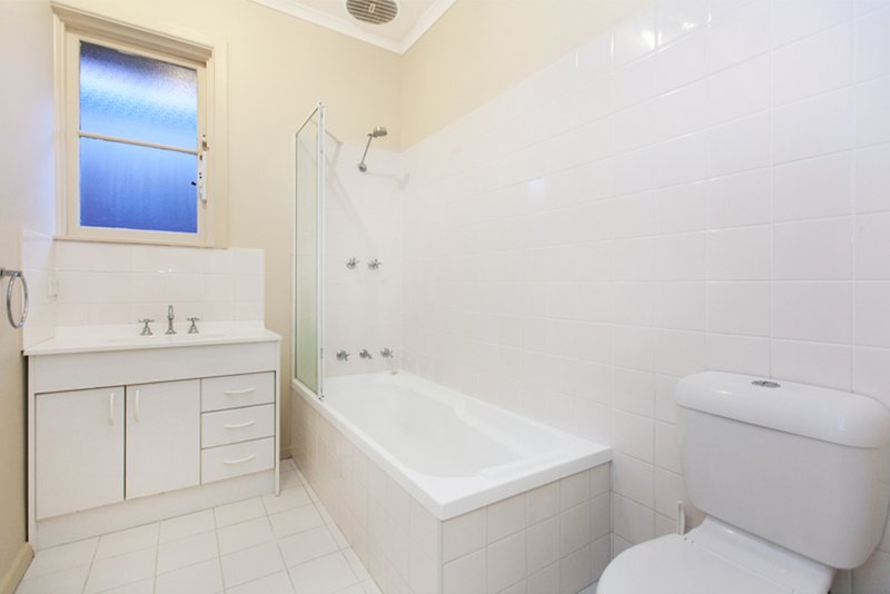 Photo - 11 Armstrong Street, Reservoir VIC 3073 - Image 8