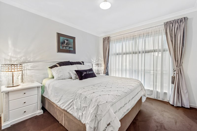 Photo - 11 Ascot Park Drive, Pakenham VIC 3810 - Image 6