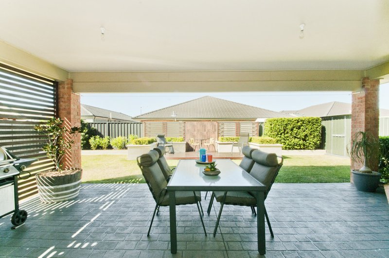 Photo - 11 Athanlin Avenue, Haywards Bay NSW 2530 - Image 4