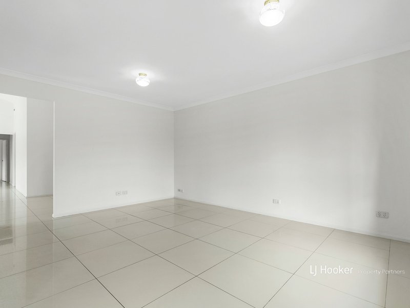 Photo - 11 Atkinson Close, Coopers Plains QLD 4108 - Image 3