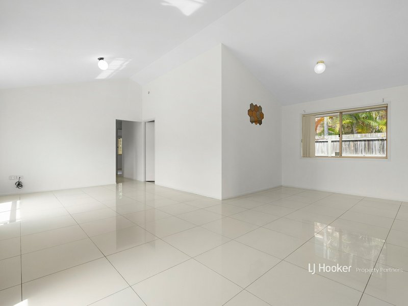 Photo - 11 Atkinson Close, Coopers Plains QLD 4108 - Image 4