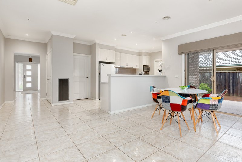 Photo - 11 Atkinson Drive, Berwick VIC 3806 - Image 2