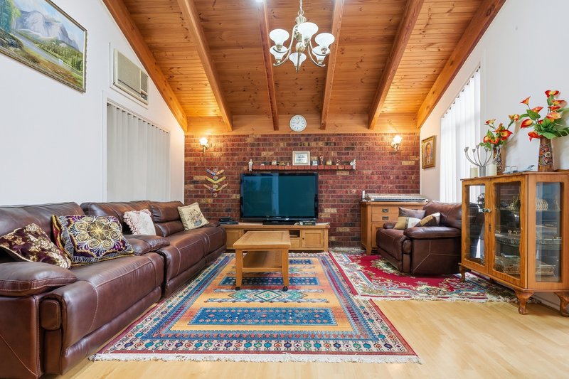 Photo - 11 Avoca Court, Werribee VIC 3030 - Image 2