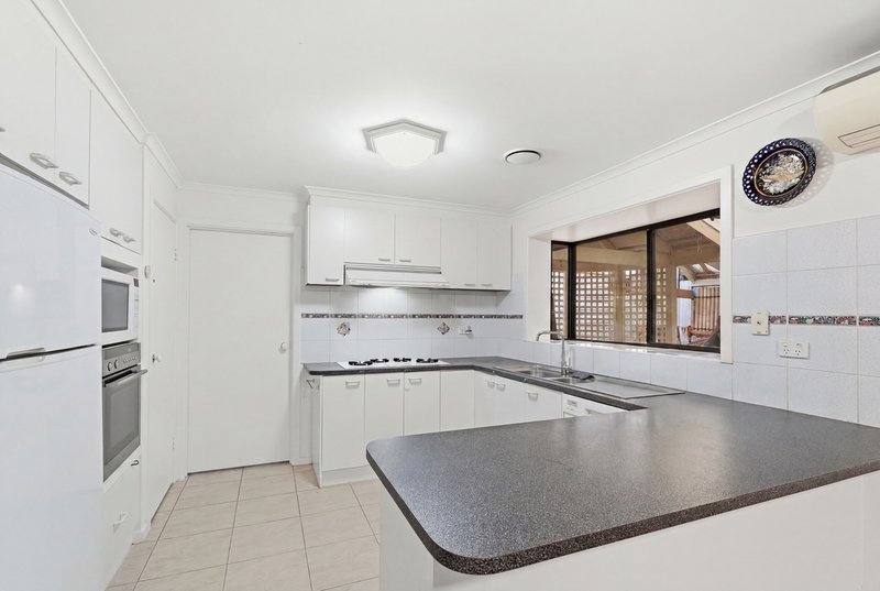 Photo - 11 Avoca Court, Werribee VIC 3030 - Image 3