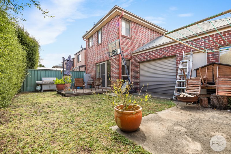 Photo - 11 Ayrvale Avenue, Lake Gardens VIC 3355 - Image 13