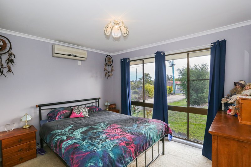 Photo - 11 Balfour Street, Wyreema QLD 4352 - Image 6