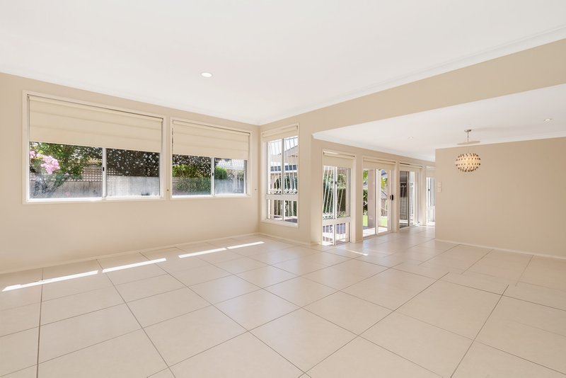 Photo - 11 Banff Court, Robina QLD 4226 - Image 4