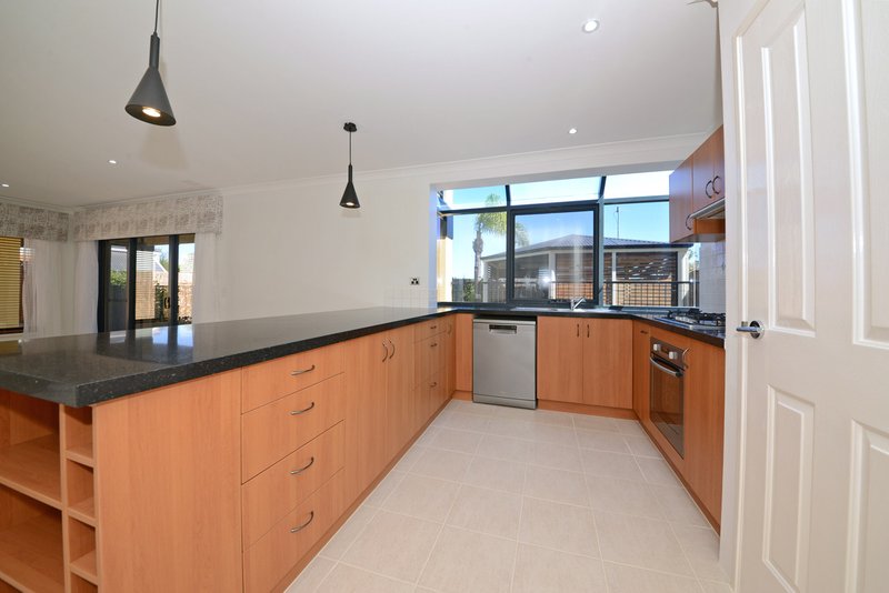 Photo - 11 Bantry Bend, Mindarie WA 6030 - Image 8