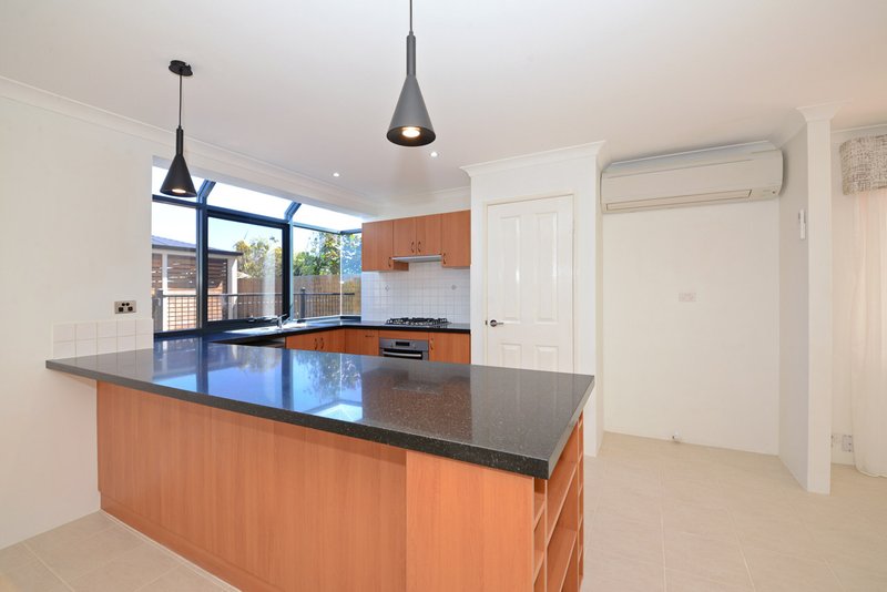 Photo - 11 Bantry Bend, Mindarie WA 6030 - Image 9