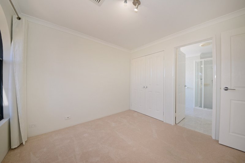 Photo - 11 Bantry Bend, Mindarie WA 6030 - Image 22