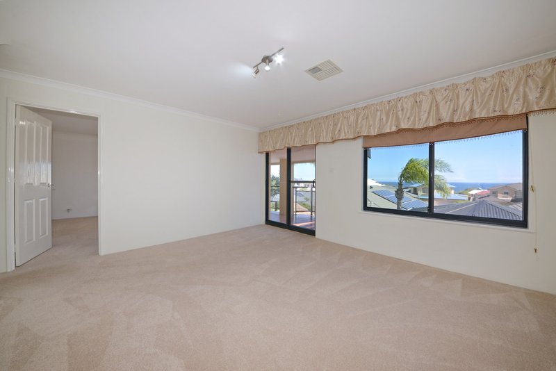 Photo - 11 Bantry Bend, Mindarie WA 6030 - Image 26