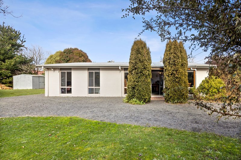 11 Barbara Street, Woodend VIC 3442