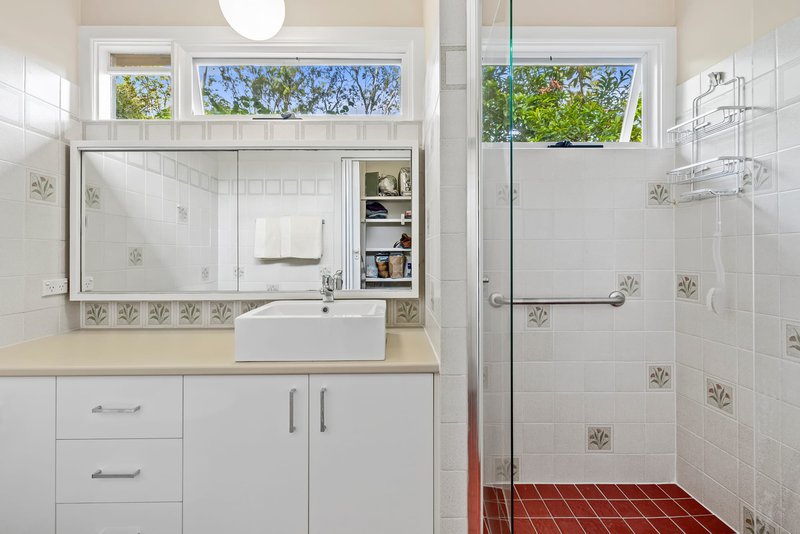 Photo - 11 Bardon Esplanade, Bardon QLD 4065 - Image 9
