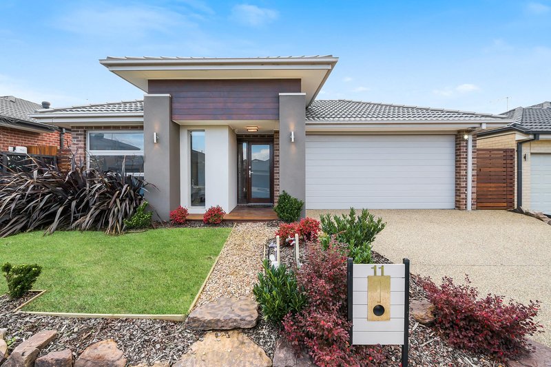 11 Barrier Parade, Clyde North VIC 3978