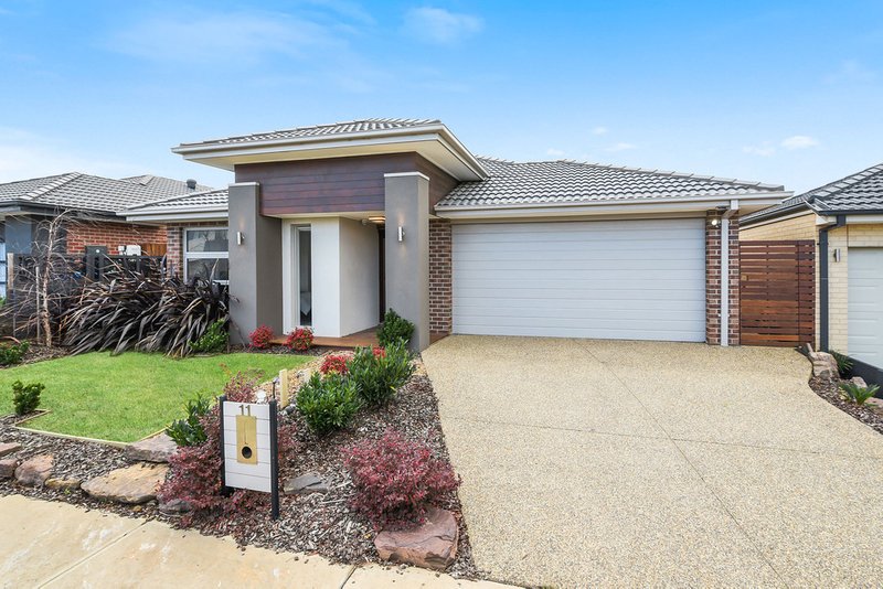 Photo - 11 Barrier Parade, Clyde North VIC 3978 - Image 2